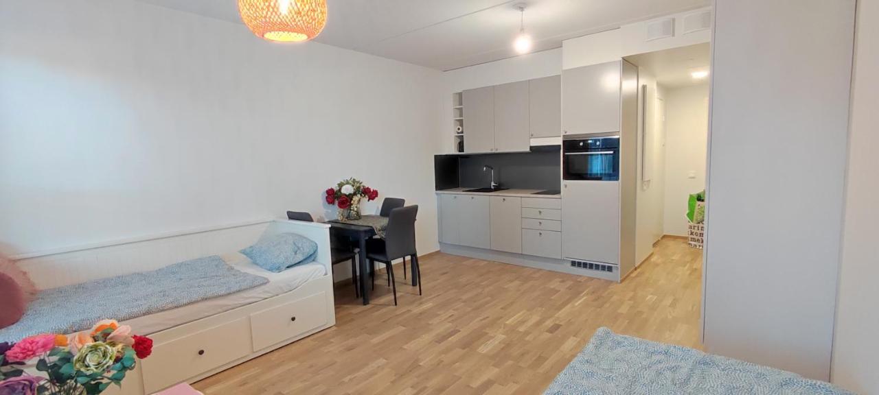 Ruby Studio 5Min To Vantaa Airport And 20Min To Helsinki Center Apartment Ngoại thất bức ảnh